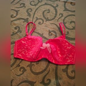 Chic Lace Underwire Bra in Vibrant Pink. Nevee Worn.